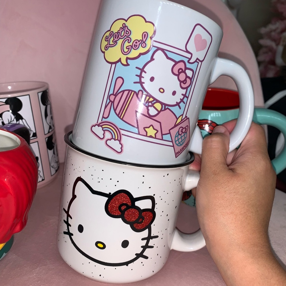 Hello kitty mugs bundle